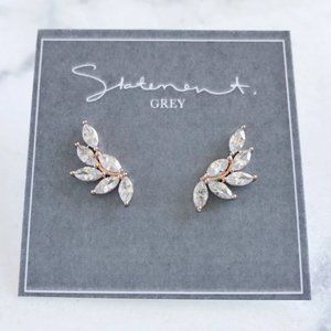 "angel wings" statement grey earrings -gold-